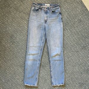 Women’s medium wash jean